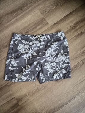 Faherty Men's Gray Floral Swim Shorts - Classic Beach Trunks 40